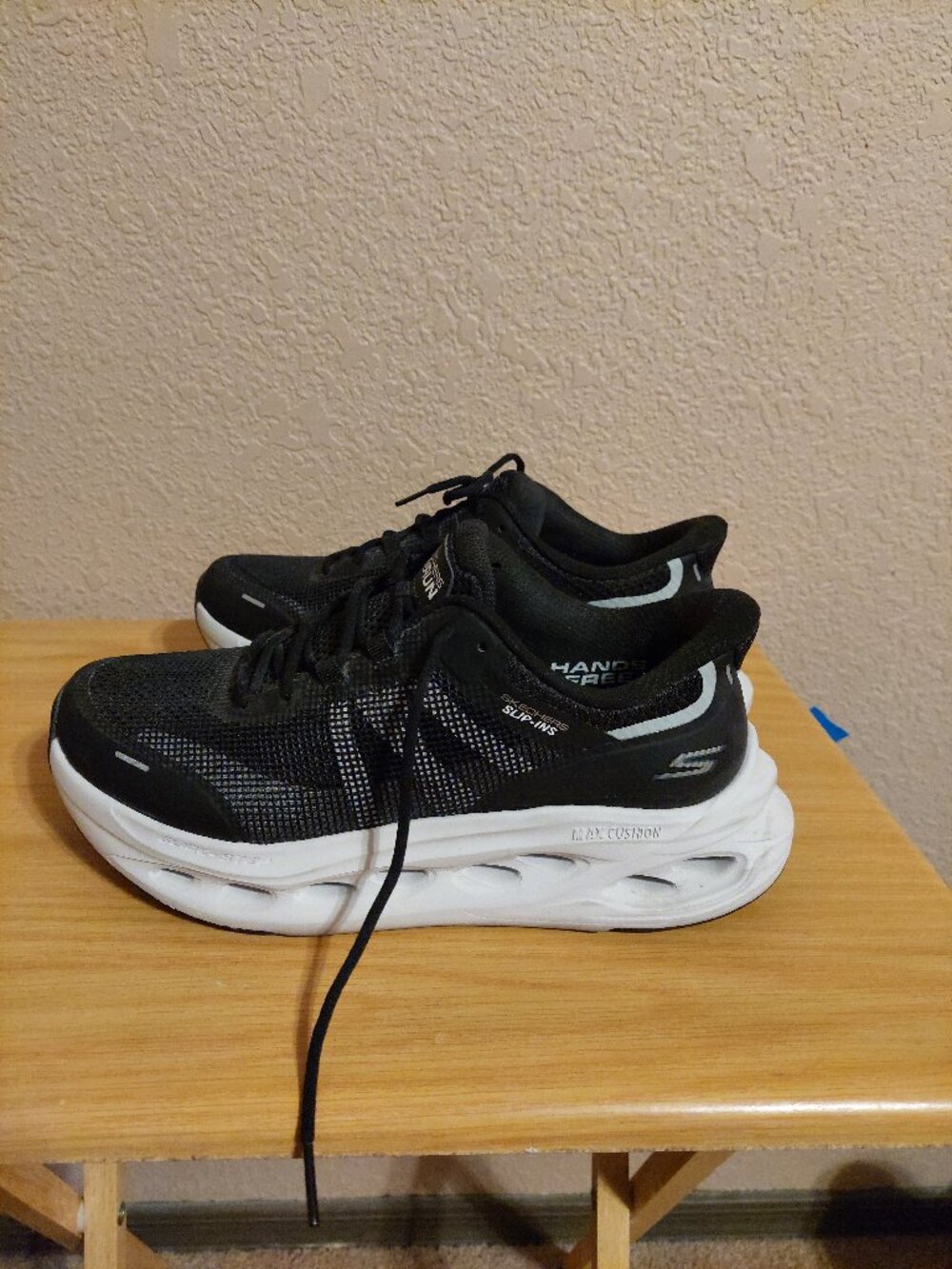 Skechers slip ins size 7 wide in black
